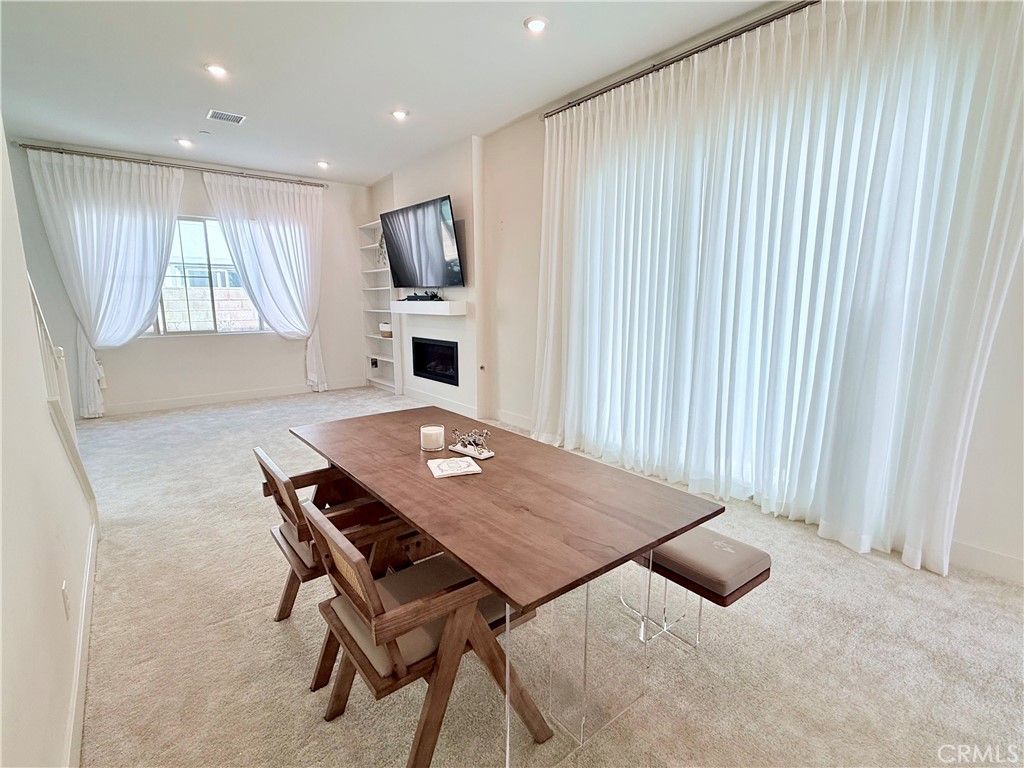 Dining room, Fireplace, Interior, Recessed Lighting
