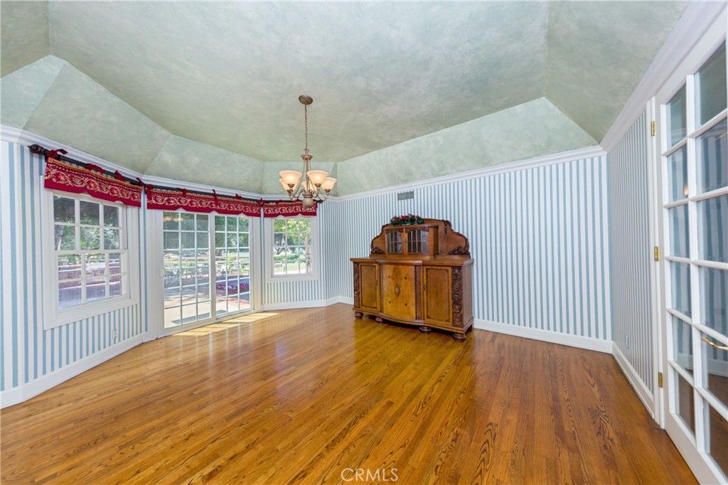 Chandelier, Empty room, Interior, Wood Texture Flooring