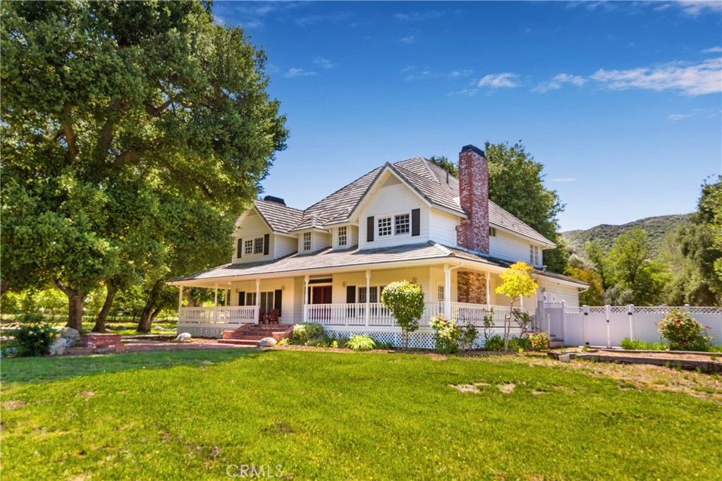 Attached, Backyard, Exterior, Facade, Queen Anne Victorian