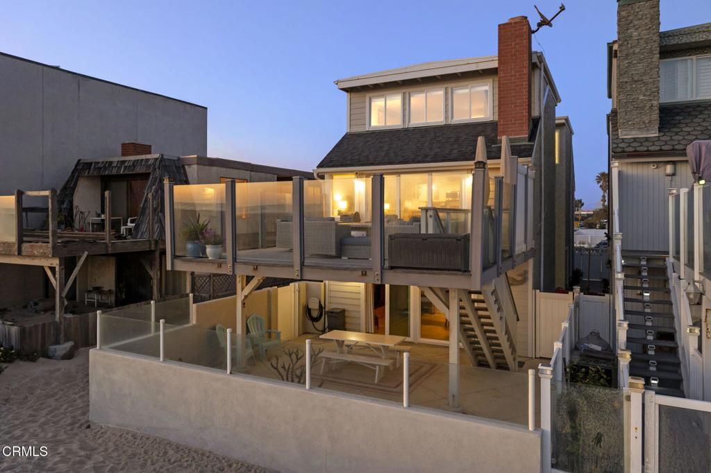 Exterior, Facade, Modern