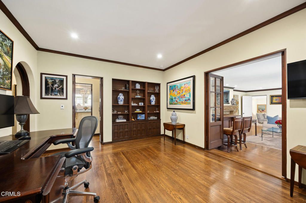 Home Office, Interior, Recessed Lighting, Wood Texture Flooring