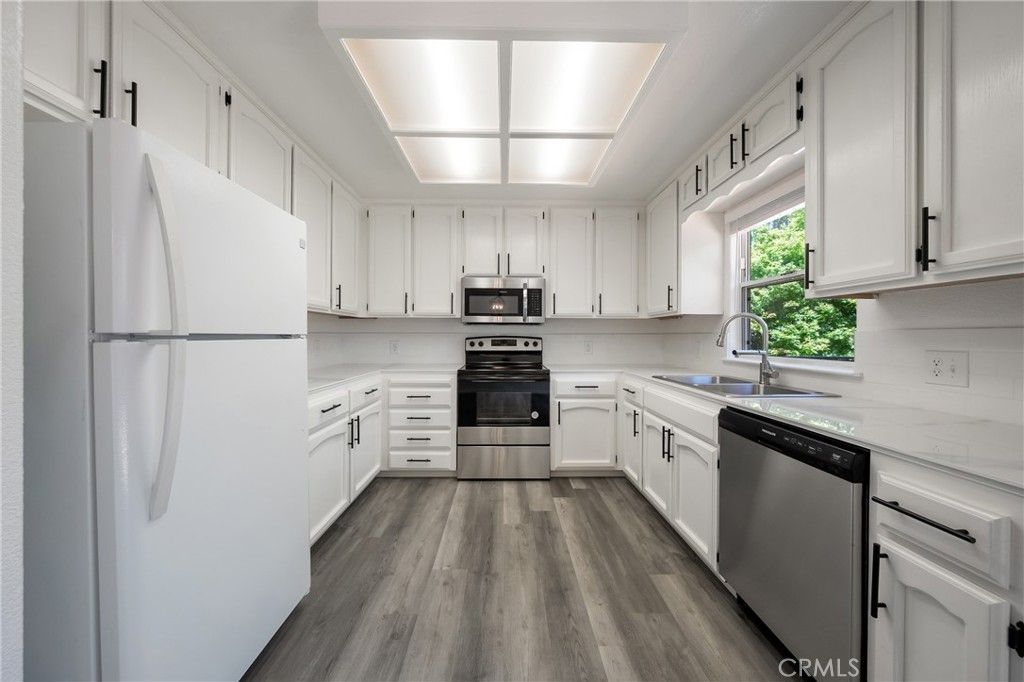 Interior, Kitchen, Stainless Steel Appliances, Wood Texture Flooring