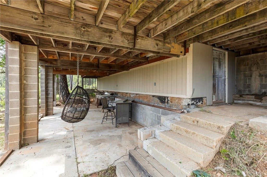 Exterior, Wooden Beams
