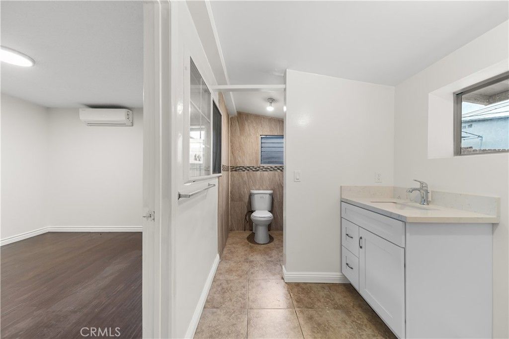 Bathroom, Interior, Recessed Lighting, Wood Texture Flooring