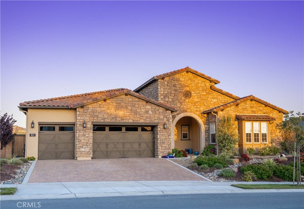 Attached, Exterior, Facade, Mediterranean