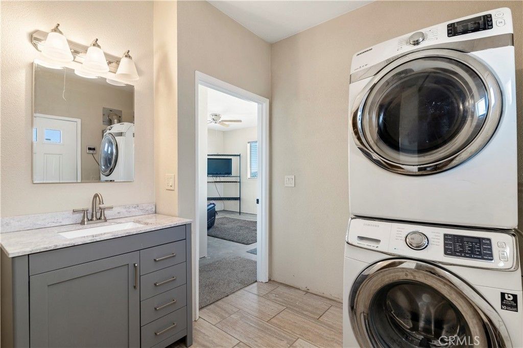 Bathroom, Interior, Utility Closets, Washer, Wood Texture Flooring