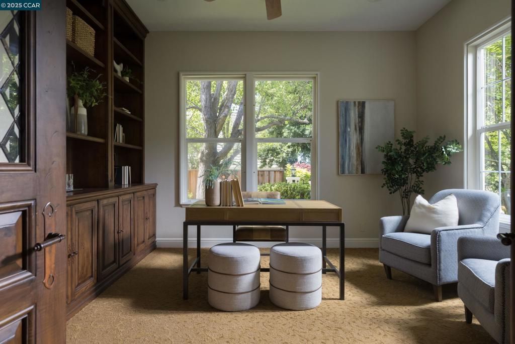 Home Office, Interior