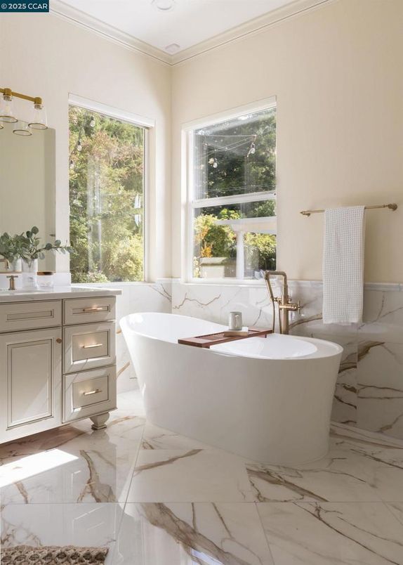 Bathroom, Free Standing Baths, Interior, Marble, Marble Walls