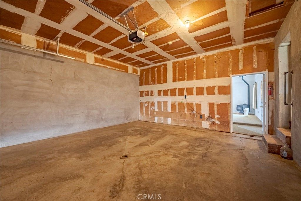 Garage, Interior, Wooden Beams
