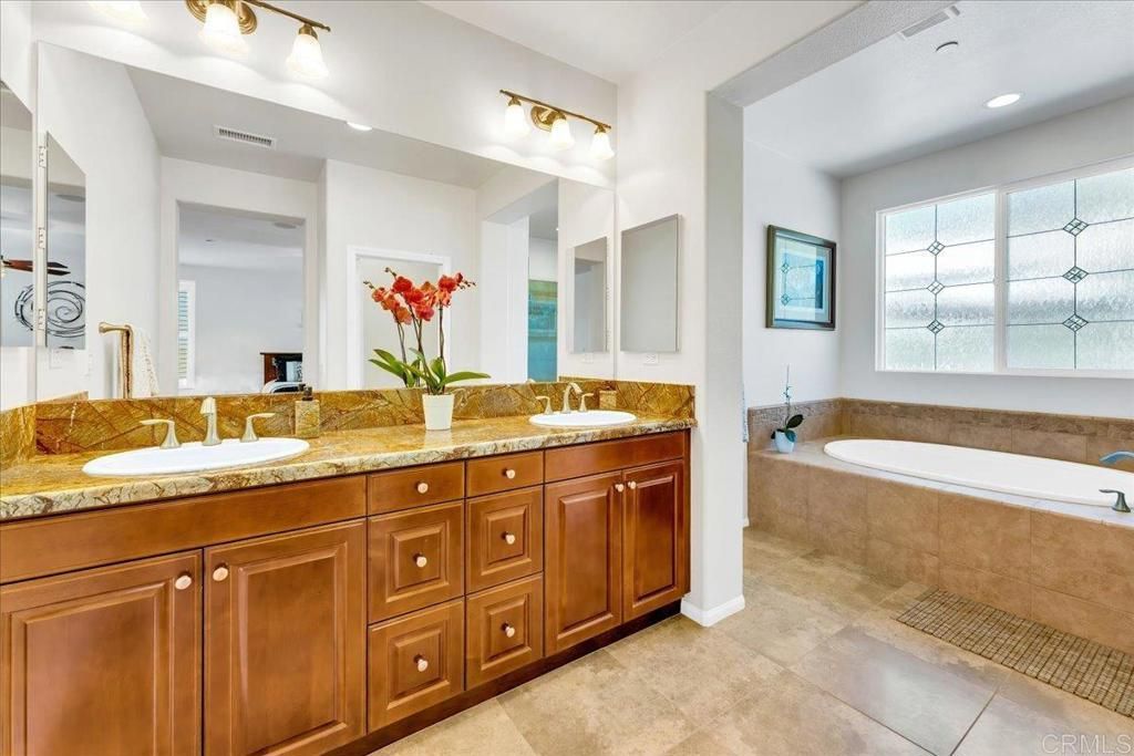 Bathroom, Dual Sink Vanities, Interior, Recessed Lighting