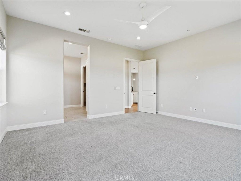 Empty room, Interior, Recessed Lighting