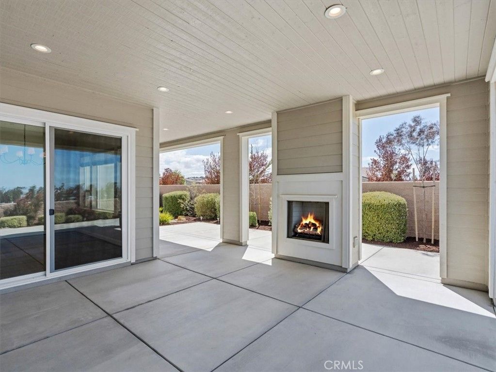 Exterior, Fireplace, Recessed Lighting