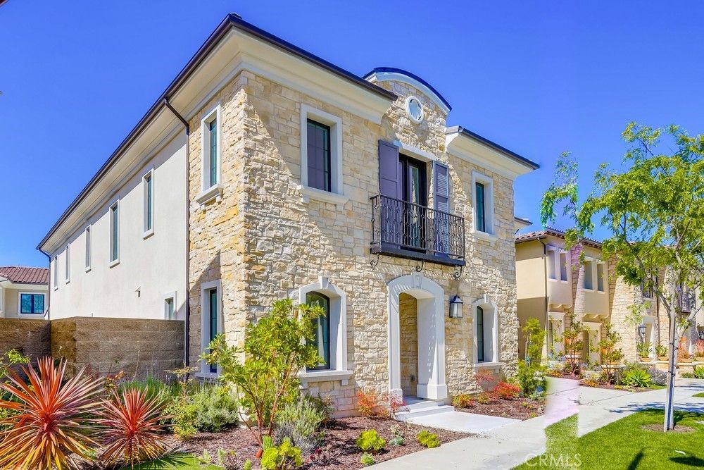Exterior, Facade, Mediterranean