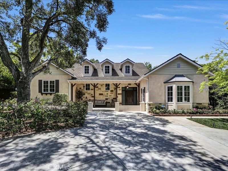 Exterior, Facade, Ranch