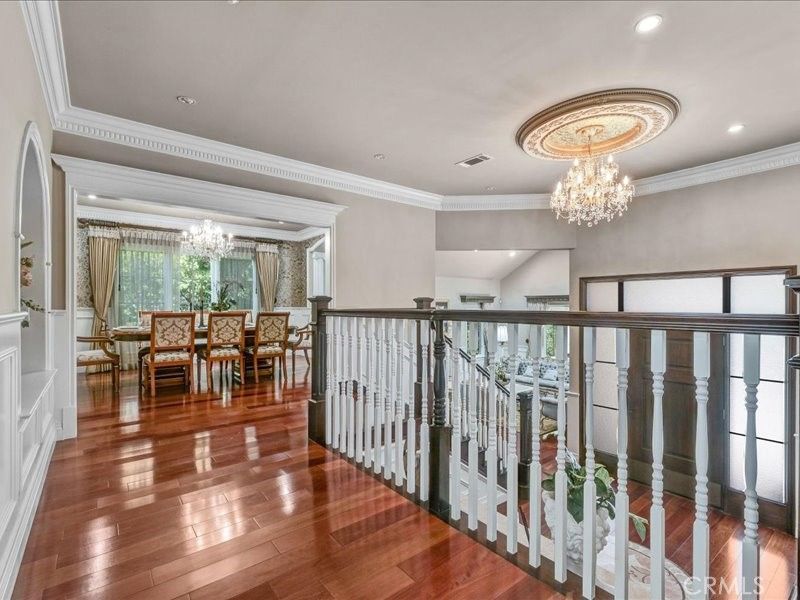 Chandelier, Dining room, Interior, Recessed Lighting, Wood Texture Flooring