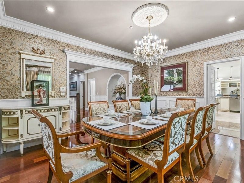 Chandelier, Dining room, Interior, Kitchen, Recessed Lighting, Wood Texture Flooring
