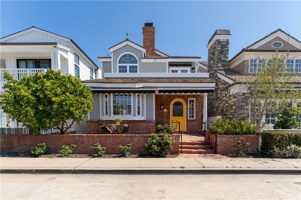 Exterior, Facade, Brick Facade, Queen Anne Victorian