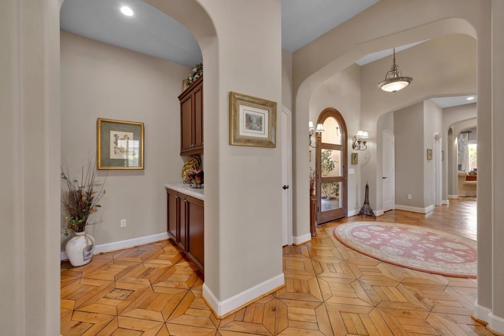 Interior, Pendant Lights, Recessed Lighting, Wood Texture Flooring