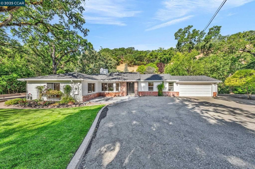 Attached, Backyard, Exterior, Facade, Brick Facade, Ranch