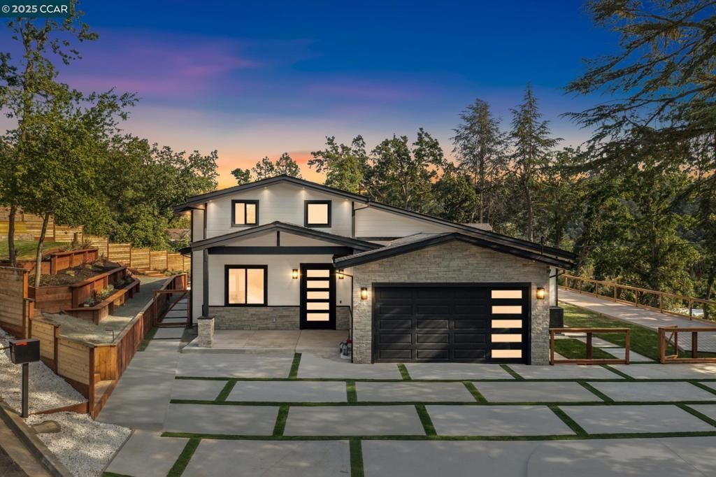 Attached, Exterior, Facade, Modern