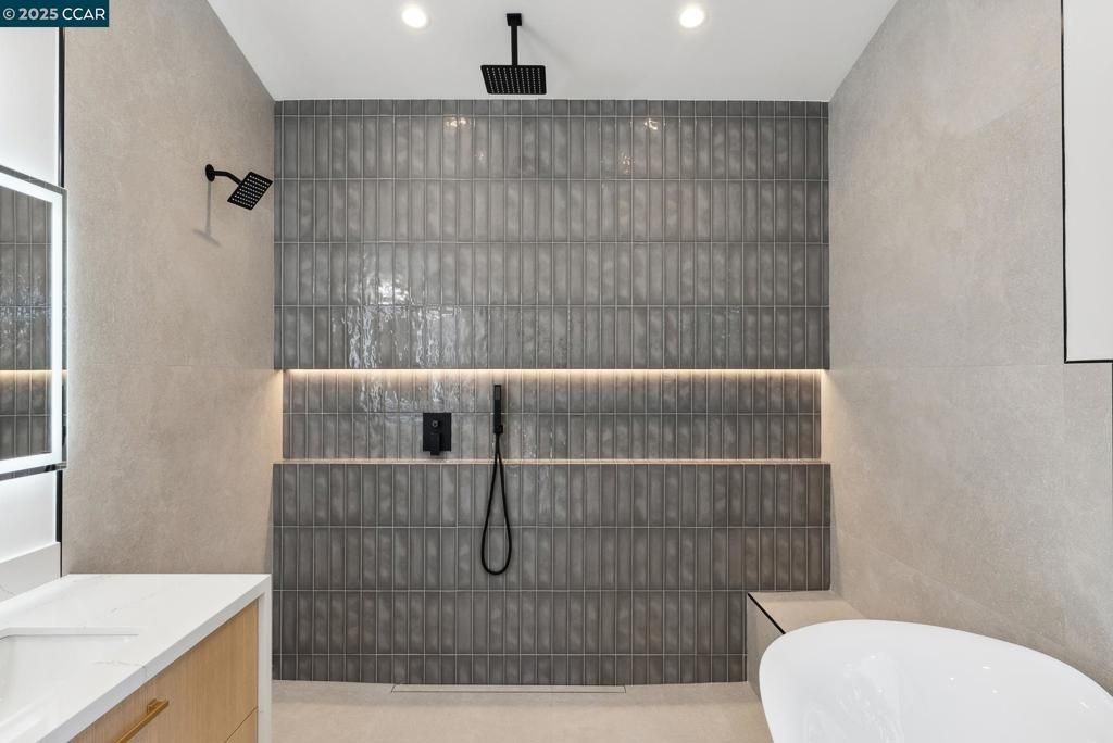 Bathroom, Interior, Recessed Lighting