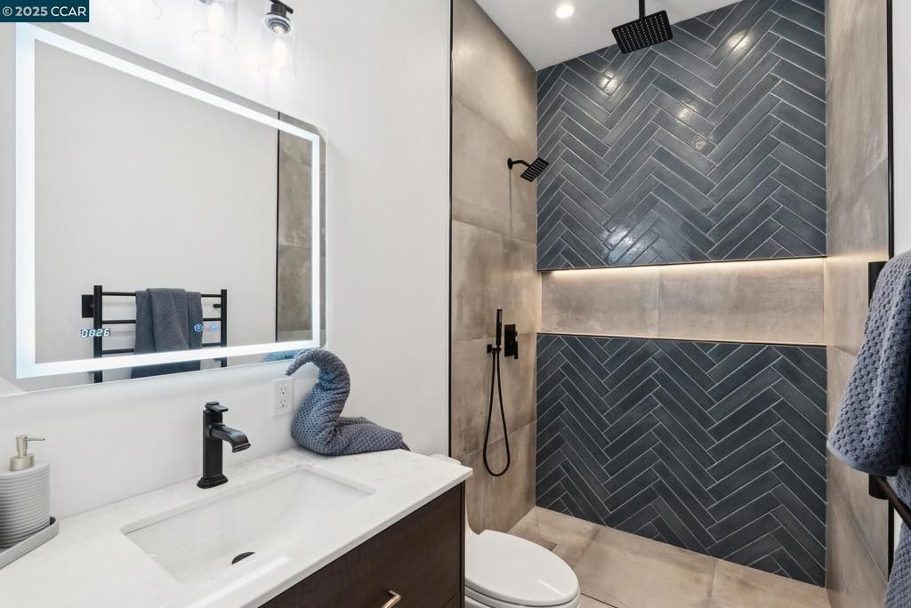 Bathroom, Interior, Recessed Lighting