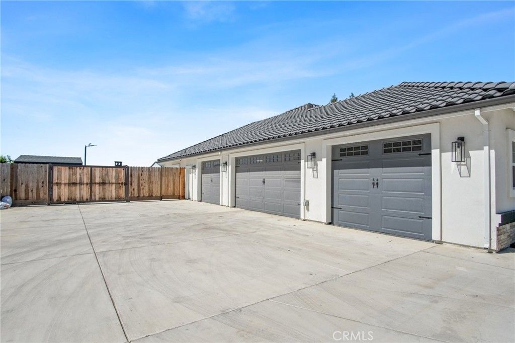 Detached Garage, Exterior