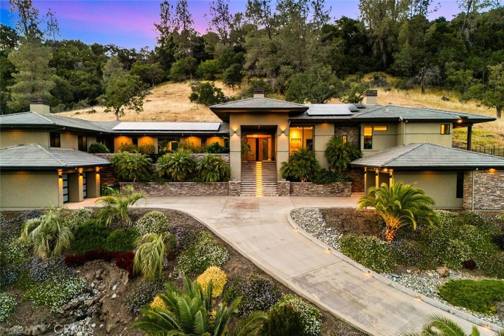 Exterior, Facade, Solar Panels, Modern
