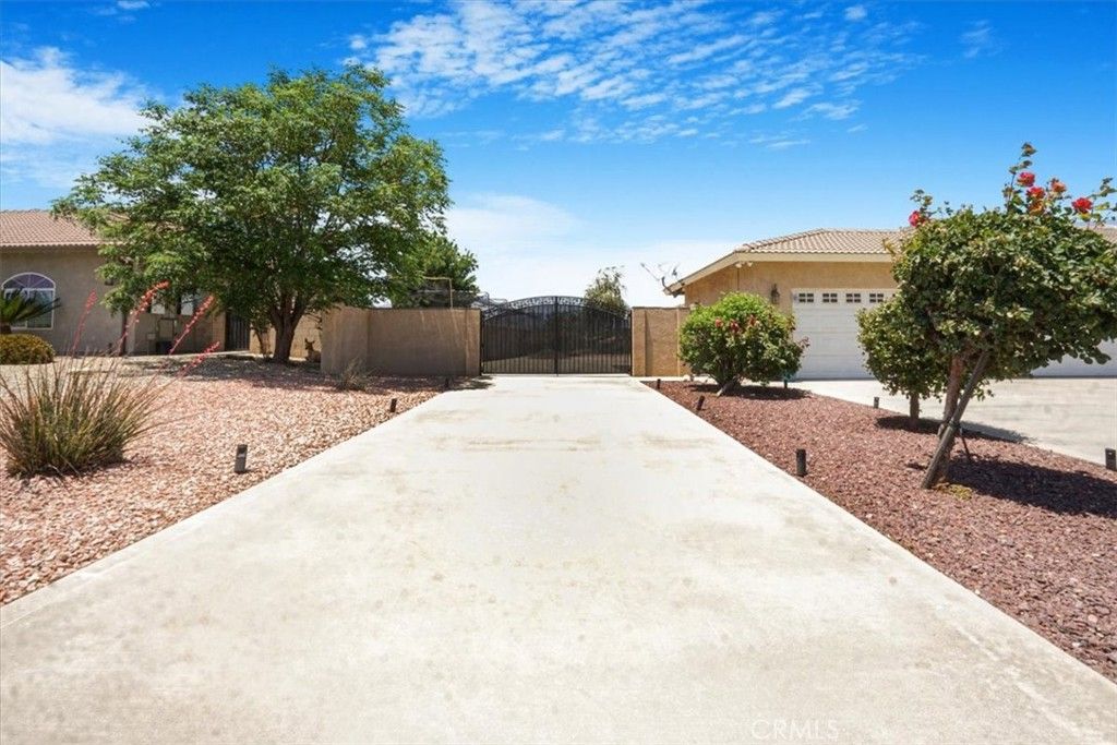 Backyard, Detached Garage, Exterior