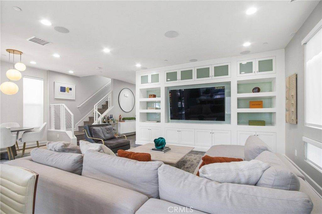 Dining room, Interior, Living room, Pendant Lights, Recessed Lighting