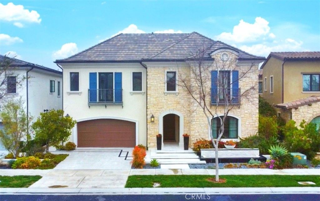 Attached, Exterior, Facade, French Provincial