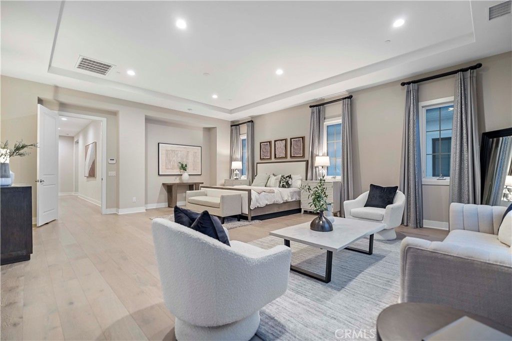 Bedroom, Interior, Living room, Recessed Lighting, Wood Texture Flooring