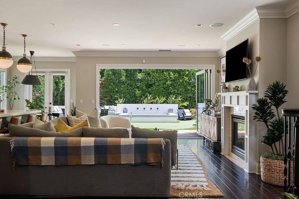 Fireplace, Interior, Living room, Pendant Lights, Recessed Lighting, Wood Texture Flooring