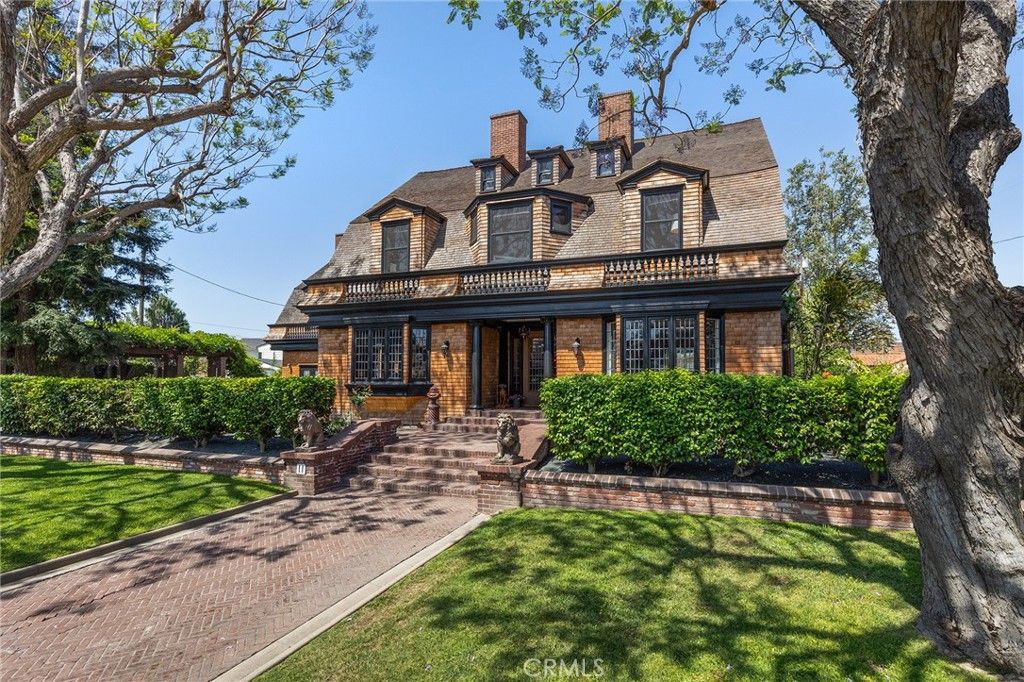 Exterior, Facade, Brick Facade, Cape Cod