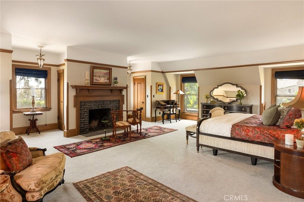 Bedroom, Fireplace, Interior, Pendant Lights