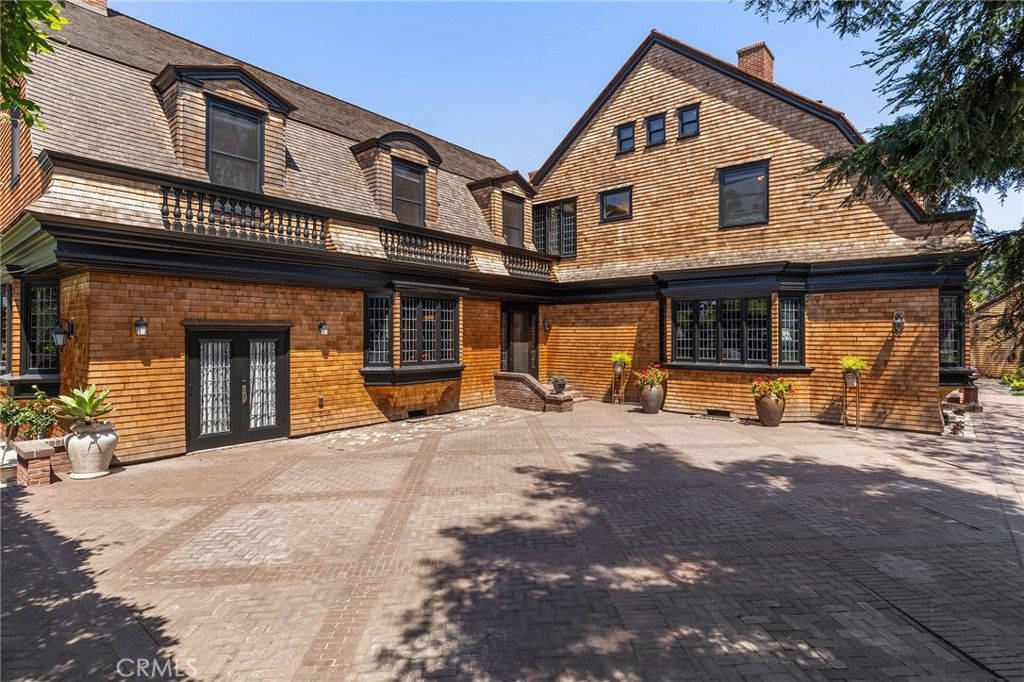 Exterior, Facade, Brick Facade, Log Home