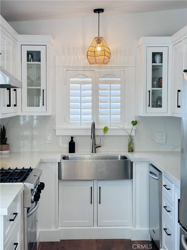Interior, Kitchen, Pendant Lights, Stainless Steel Appliances, Wood Texture Flooring