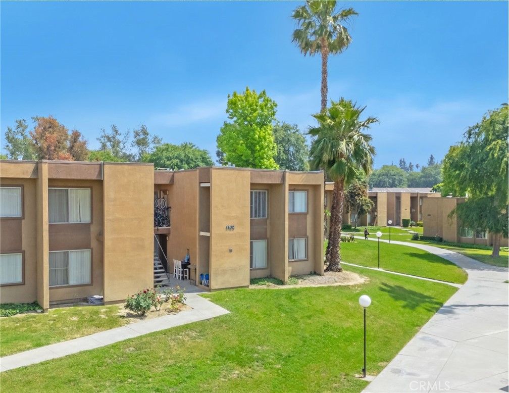 Exterior, Facade, Modern