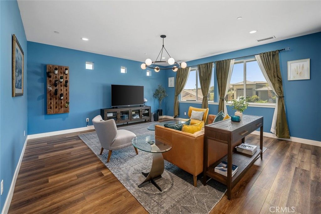 Interior, Living room, Pendant Lights, Recessed Lighting, Wood Texture Flooring