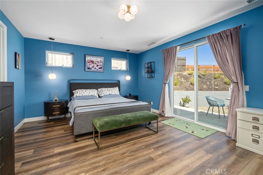 Bedroom, Interior, Pendant Lights, Wood Texture Flooring