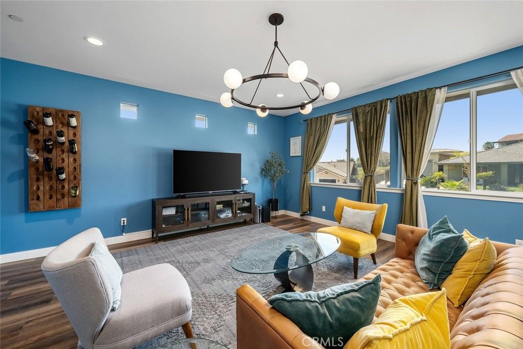 Interior, Living room, Pendant Lights, Recessed Lighting, Wood Texture Flooring