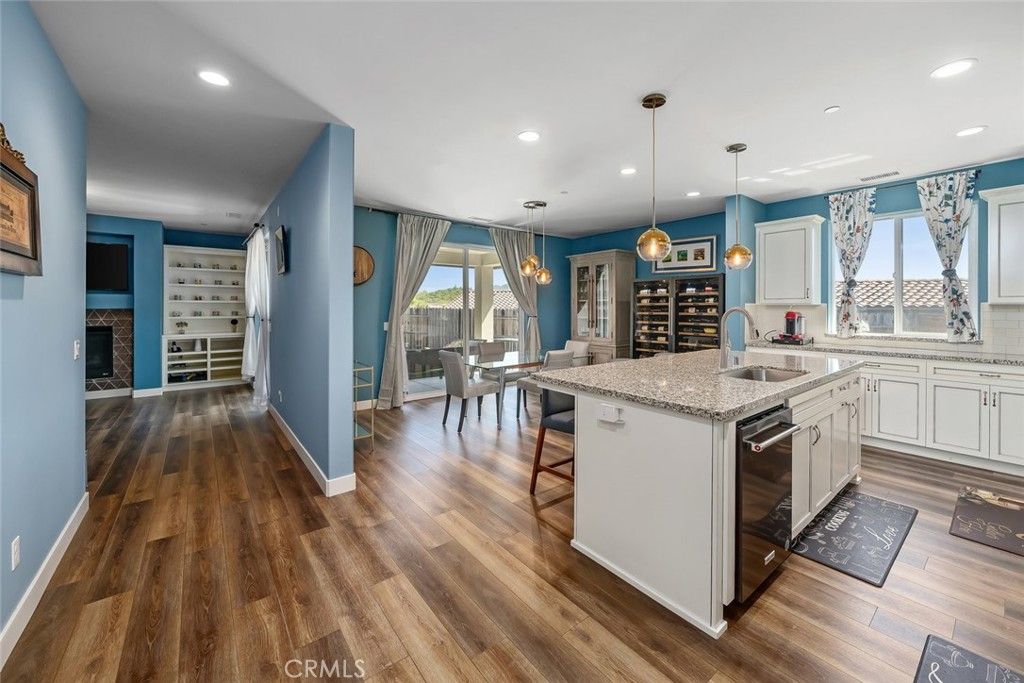 Dining room, Interior, Kitchen, Pendant Lights, Recessed Lighting, Wood Texture Flooring