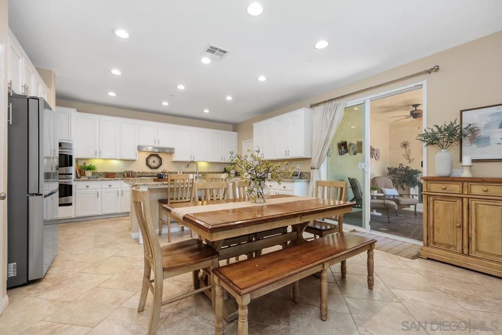 Dining room, Interior, Kitchen, Recessed Lighting, Stainless Steel Appliances