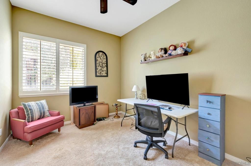 Home Office, Interior