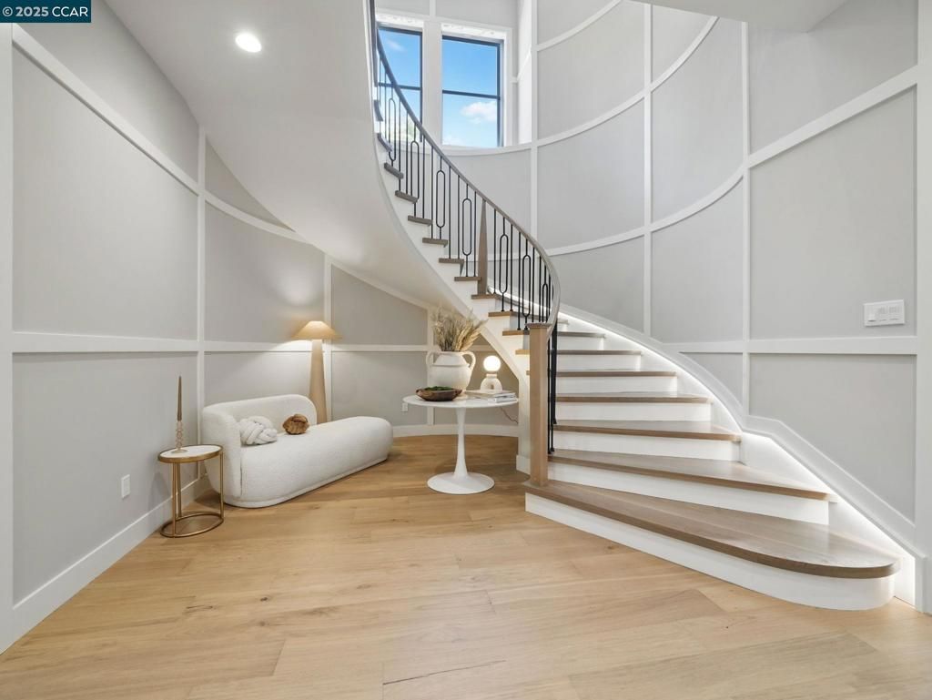 Interior, Recessed Lighting, Wood Texture Flooring