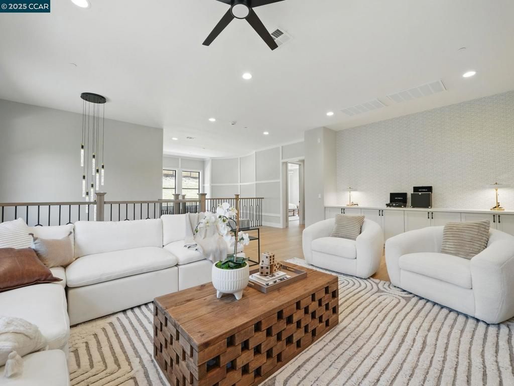 Interior, Living room, Pendant Lights, Recessed Lighting