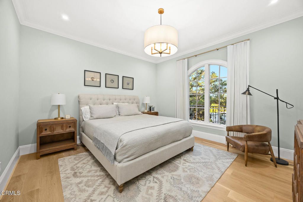 Bedroom, Interior, Pendant Lights, Recessed Lighting, Wood Texture Flooring
