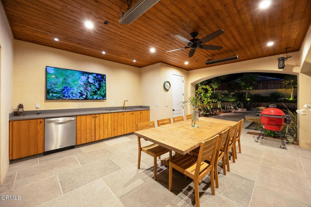 Dining room, Interior, Kitchen, Recessed Lighting, Stainless Steel Appliances, Wooden Ceilings