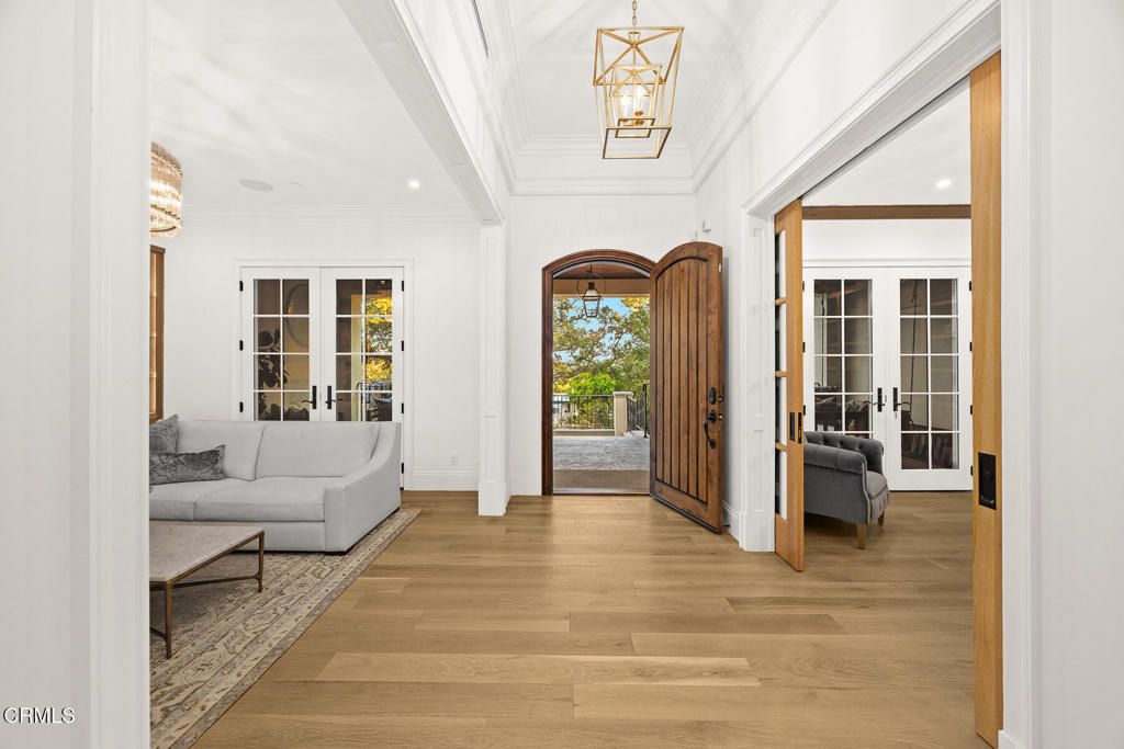 Interior, Pendant Lights, Recessed Lighting, Wood Texture Flooring