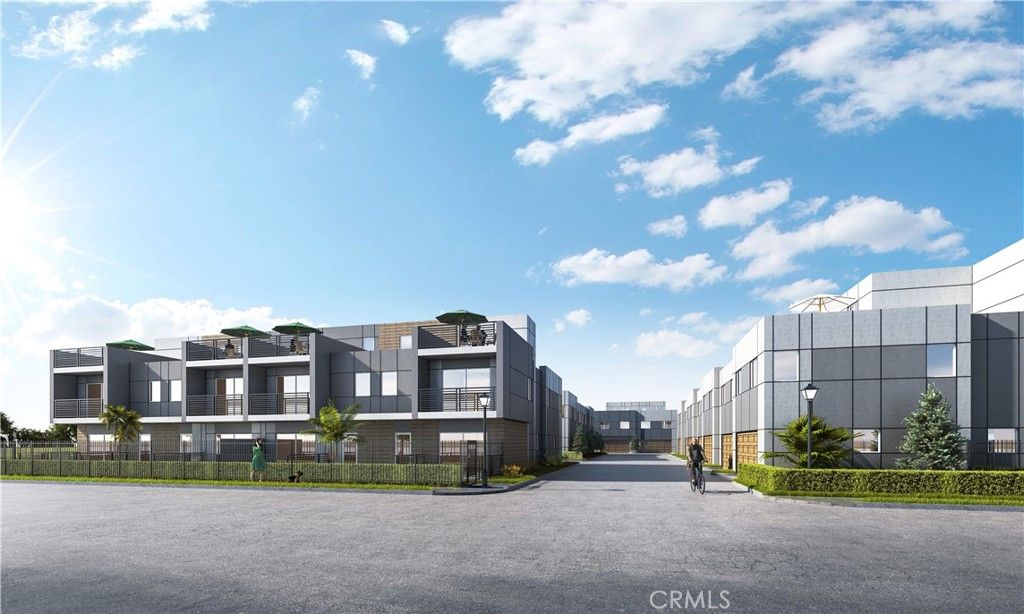Exterior, Facade, Modern